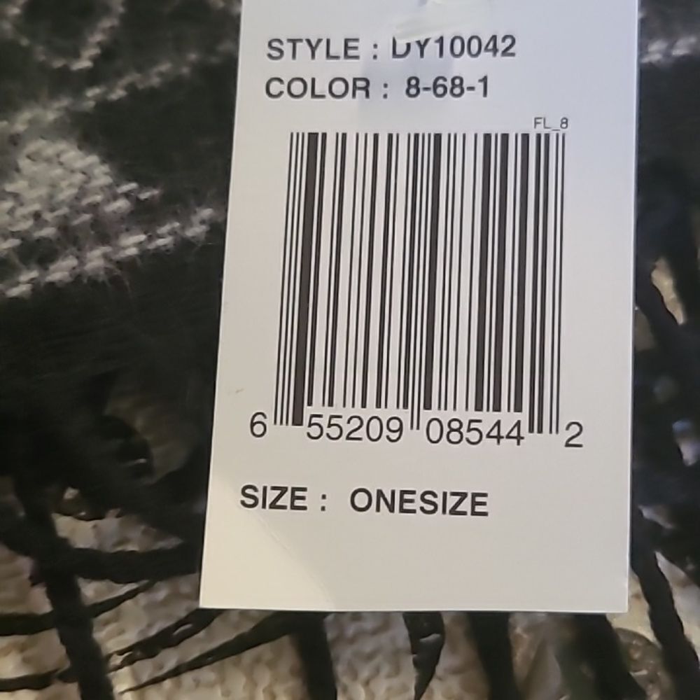 Better Cashmere Geometric Pattern Scarf - Picture 3 of 5